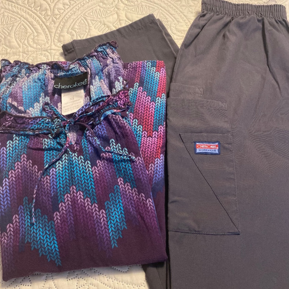 XS Cinched Cherokee Scrub Top & Pants Bundle